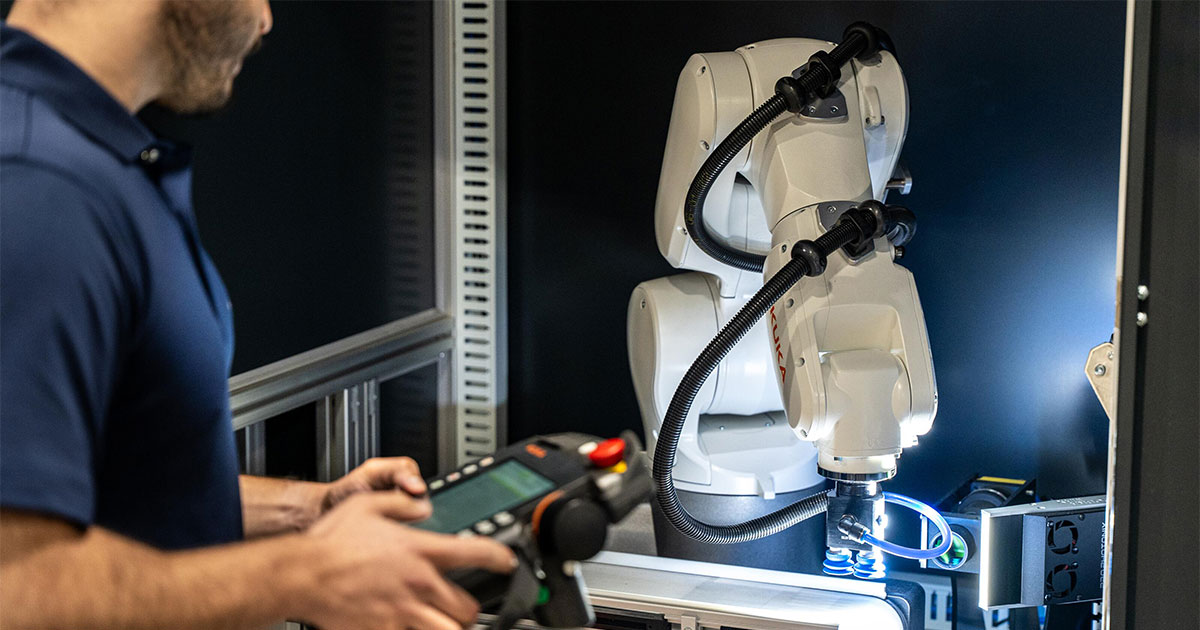 Liten industrirobot KR AGILUS fra KUKA Nordic